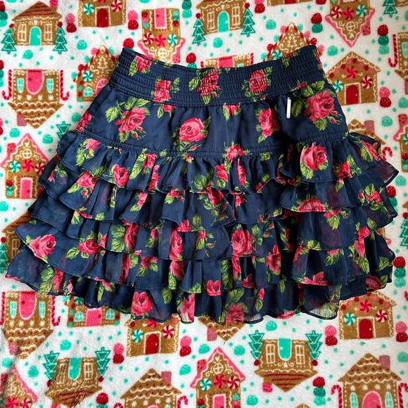 Abercrombie & Fitch Dresses & Skirts - Abercrombie and fitch rose skirt size small